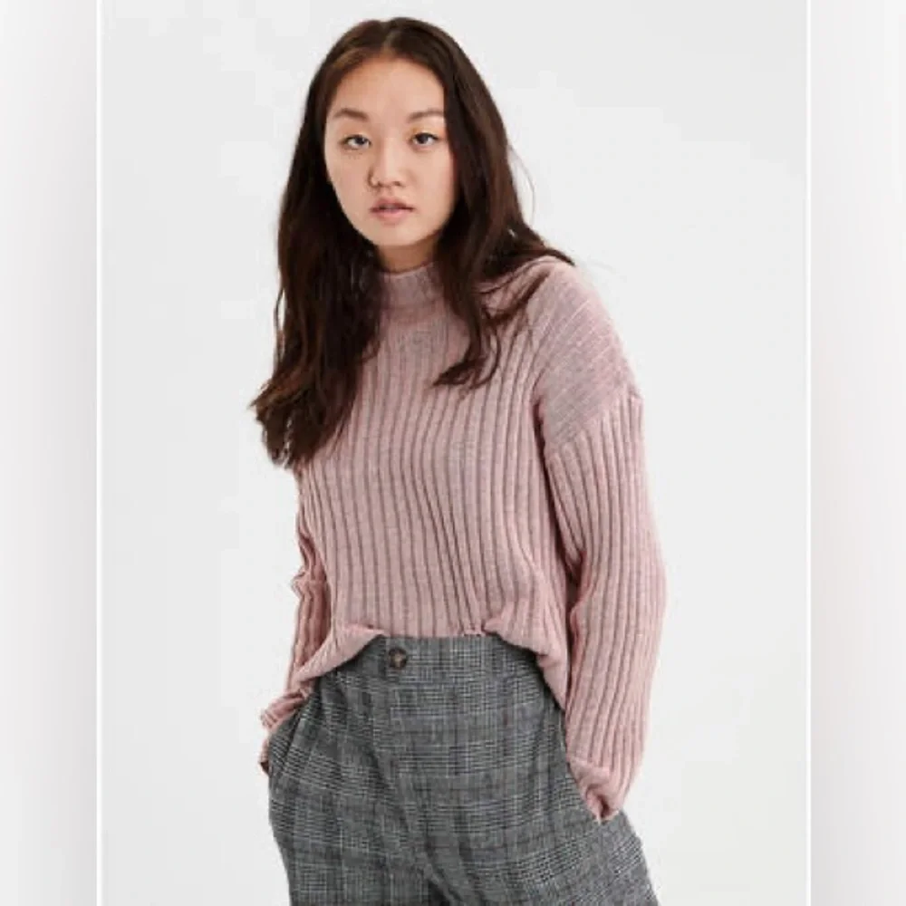 AE Cropped Rib Knit Sweater - Picture 2 of 9
